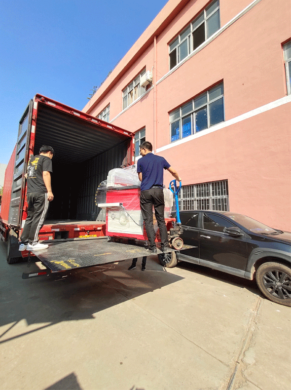 數(shù)控鉆孔機終于裝上車啦！
